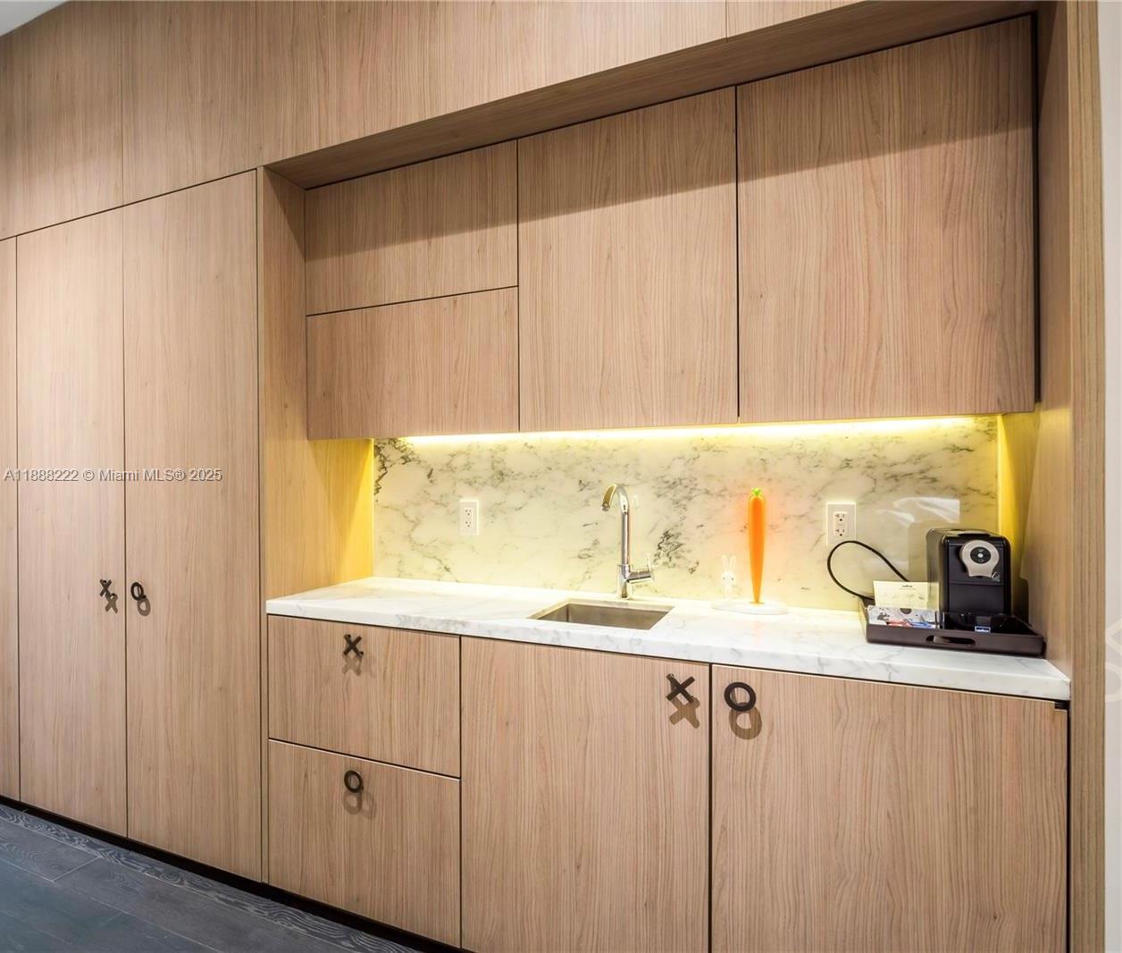 801 SMA DESIGNER SUITES C - Residential