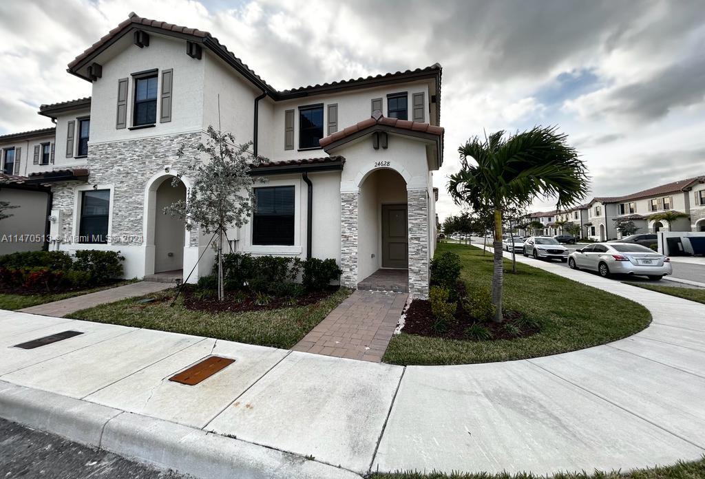 CORNER!!! 2-STORY 3BED/2.5BTH VILLA AT NEWEST LENNAR's COMMUNITY IN HOMESTEAD. THIS
MODEL FEATURES MODERN OPEN CONCEPT. BRIGHT AND SPACIOUS. SS APPLIANCES W/D and BLINDS TO Be
INSTALLED BEFORE OCCUPANCY. GENEROUS FENCED BACKYARD. CONVENIENTLY LOCATED NEAR TO TURNPIKE.
CLOSE TO SHOPES AND ENTERTAINMENT. INSTRUCTIONS AT BROKERS REMARKS.