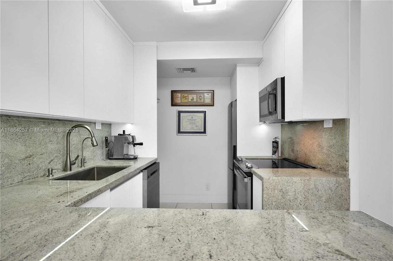 BRICKELL TOWNHOUSE CONDO - Residential Lease