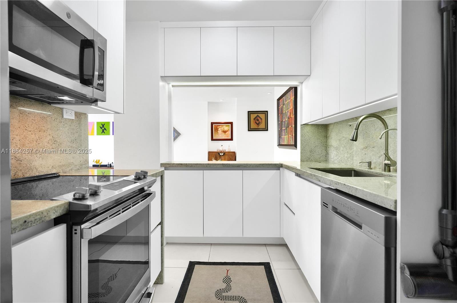 BRICKELL TOWNHOUSE CONDO - Residential Lease