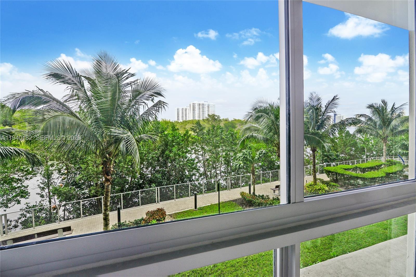 THE HARBOUR SOUTH CONDO - Residential