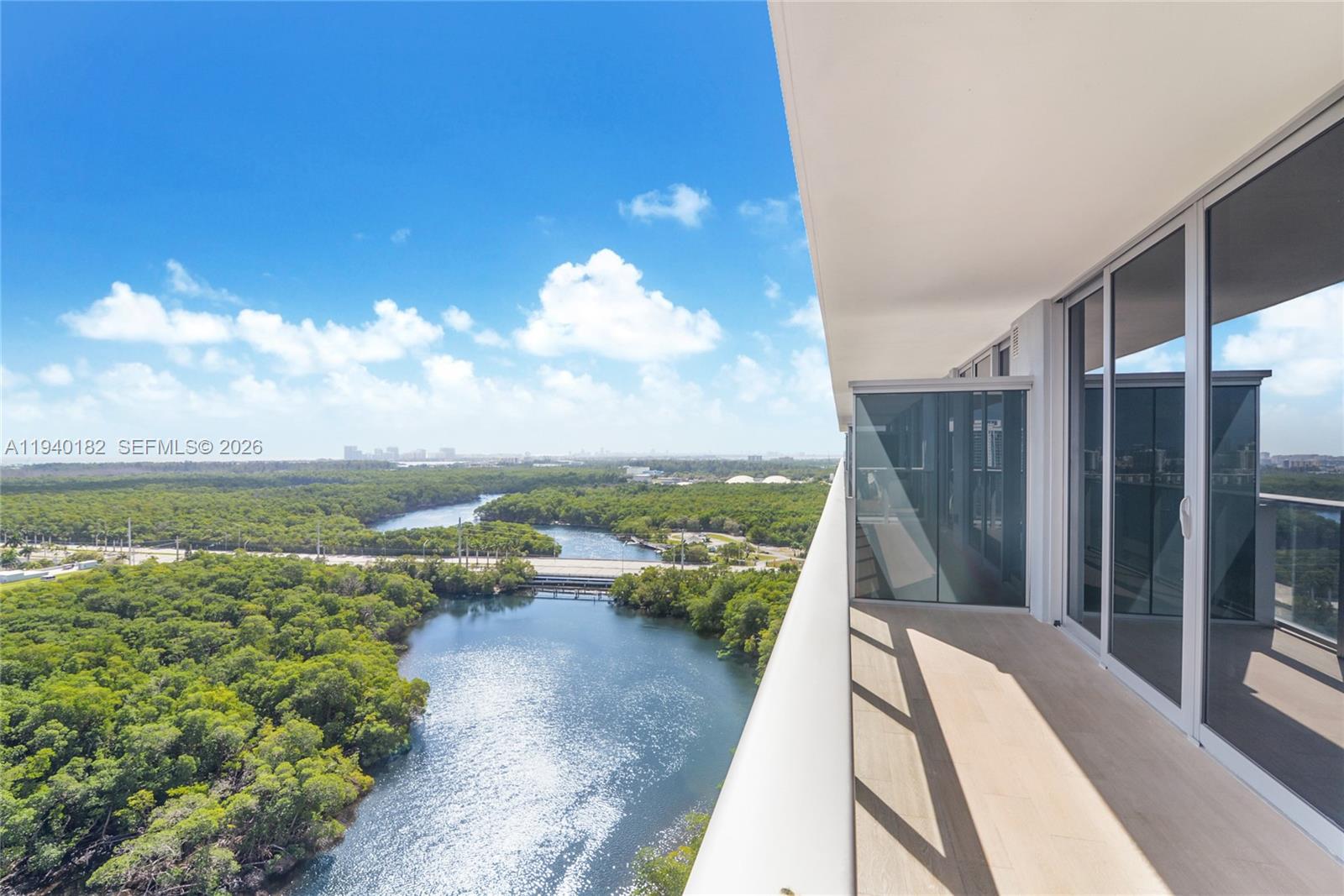 THE HARBOUR SOUTH CONDO - Residential