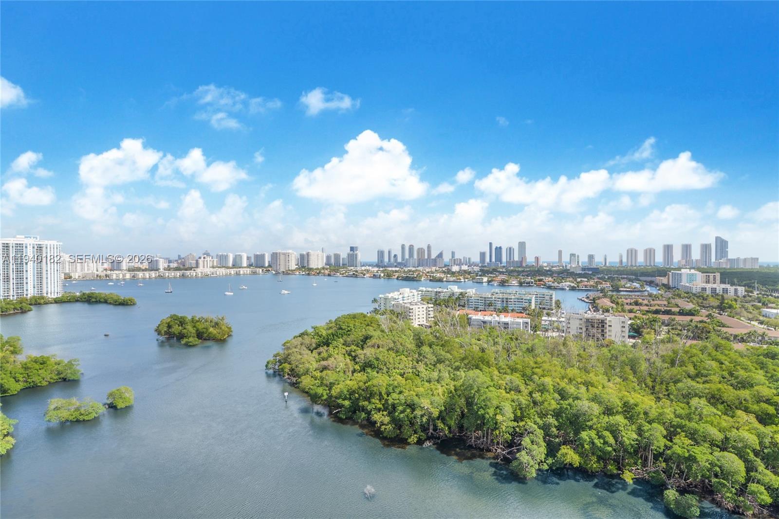 THE HARBOUR SOUTH CONDO - Residential
