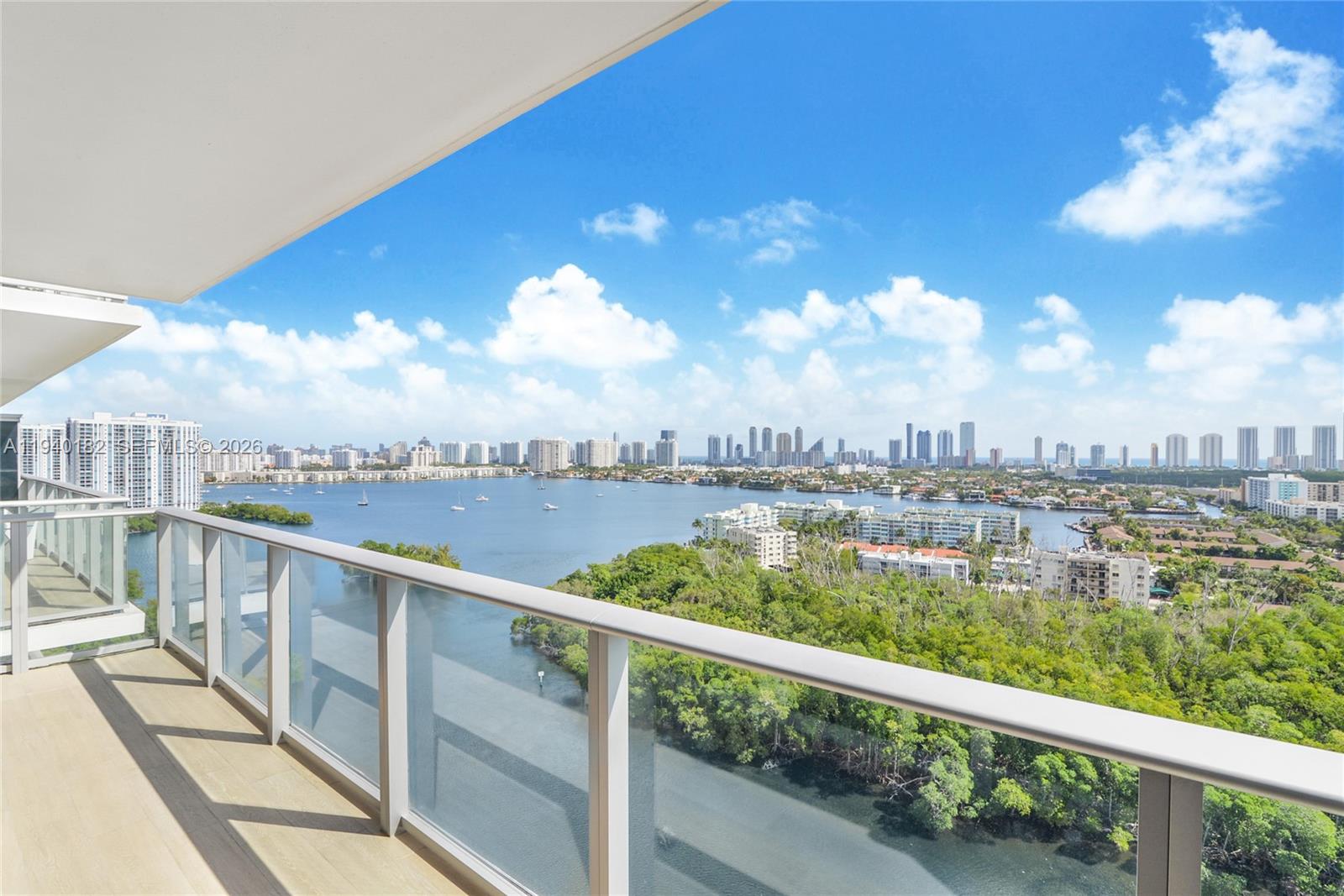 THE HARBOUR SOUTH CONDO - Residential