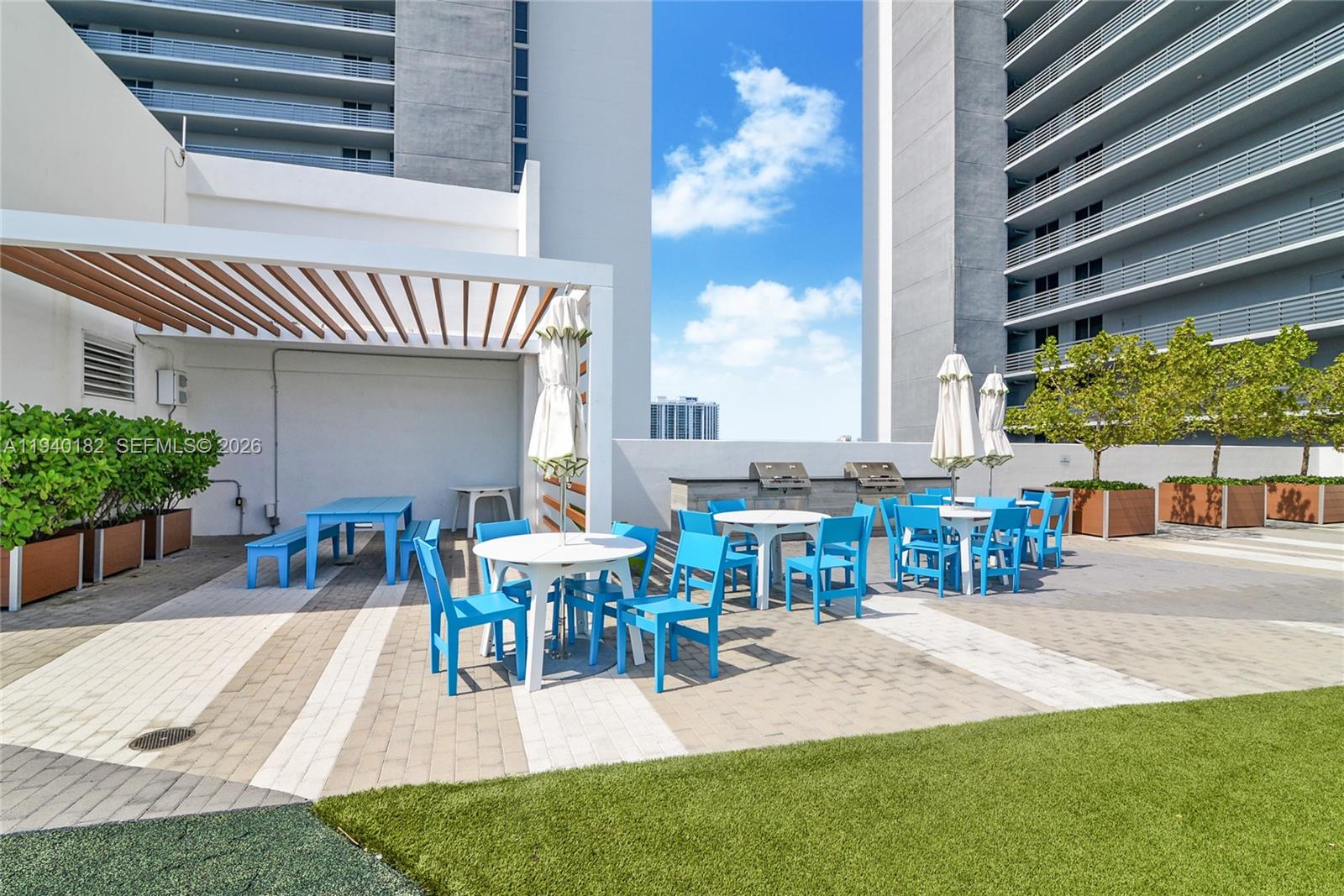 THE HARBOUR SOUTH CONDO - Residential