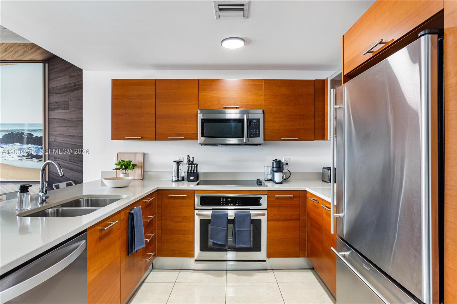 MIDBLOCK MIAMI CONDO - Residential