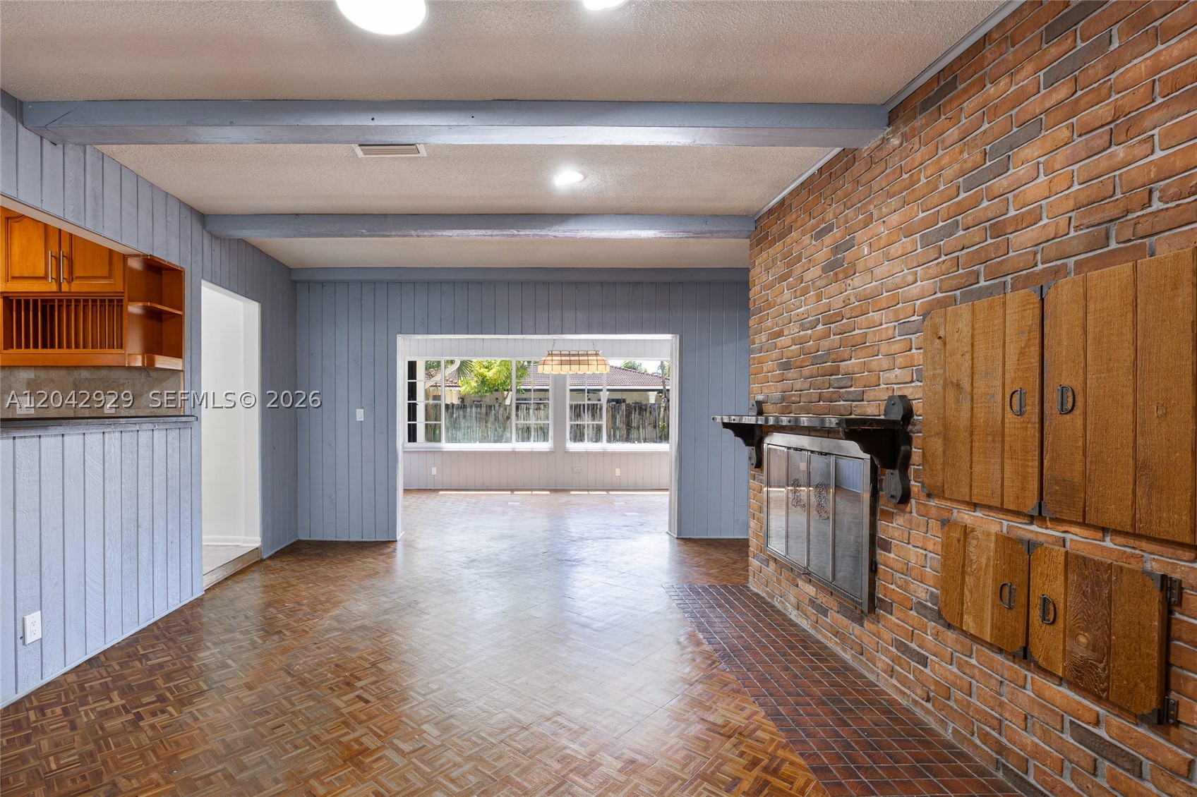 CORAL SPRINGS COUNTRY CLU - Residential