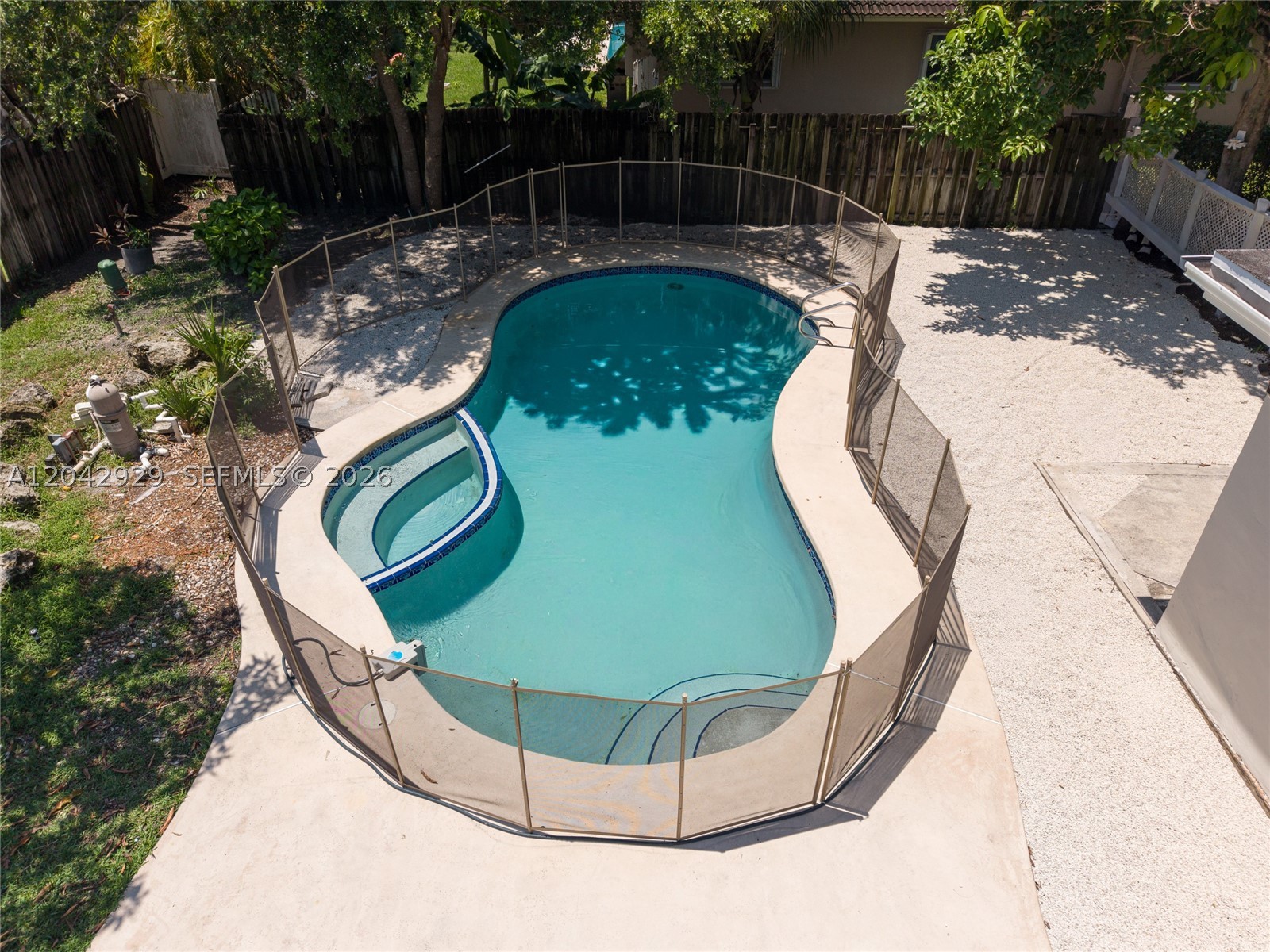 CORAL SPRINGS COUNTRY CLU - Residential