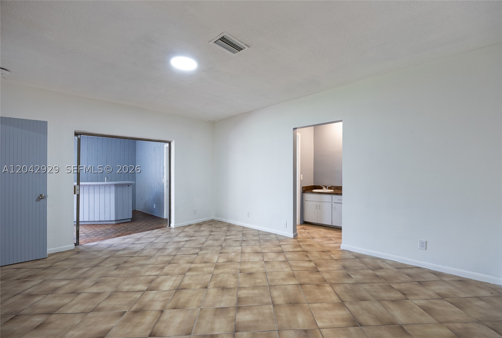 CORAL SPRINGS COUNTRY CLU - Residential