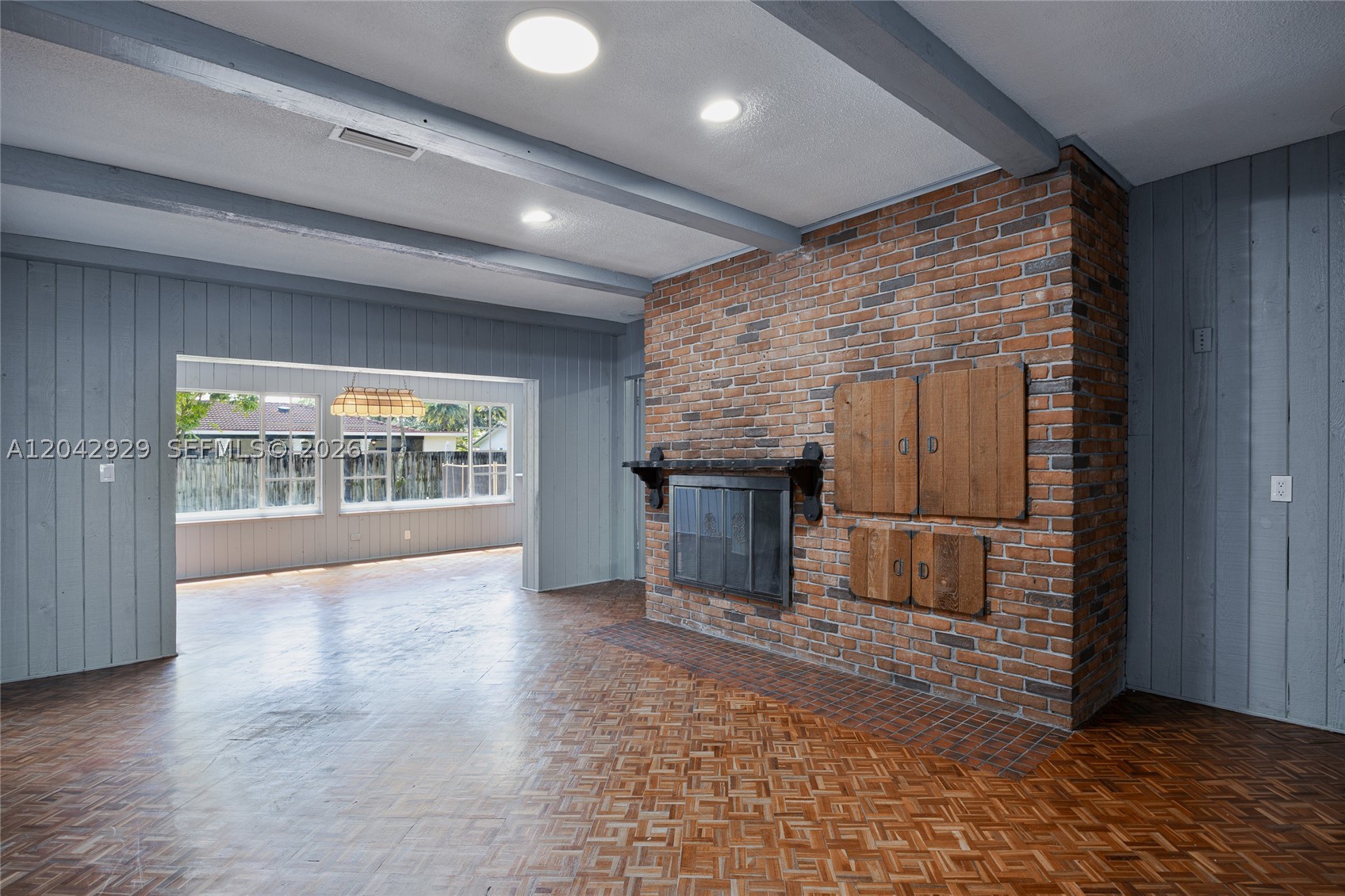 CORAL SPRINGS COUNTRY CLU - Residential