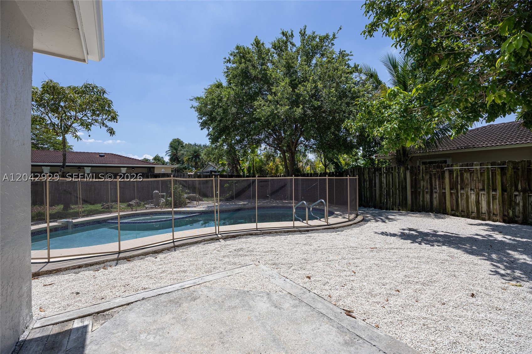 CORAL SPRINGS COUNTRY CLU - Residential