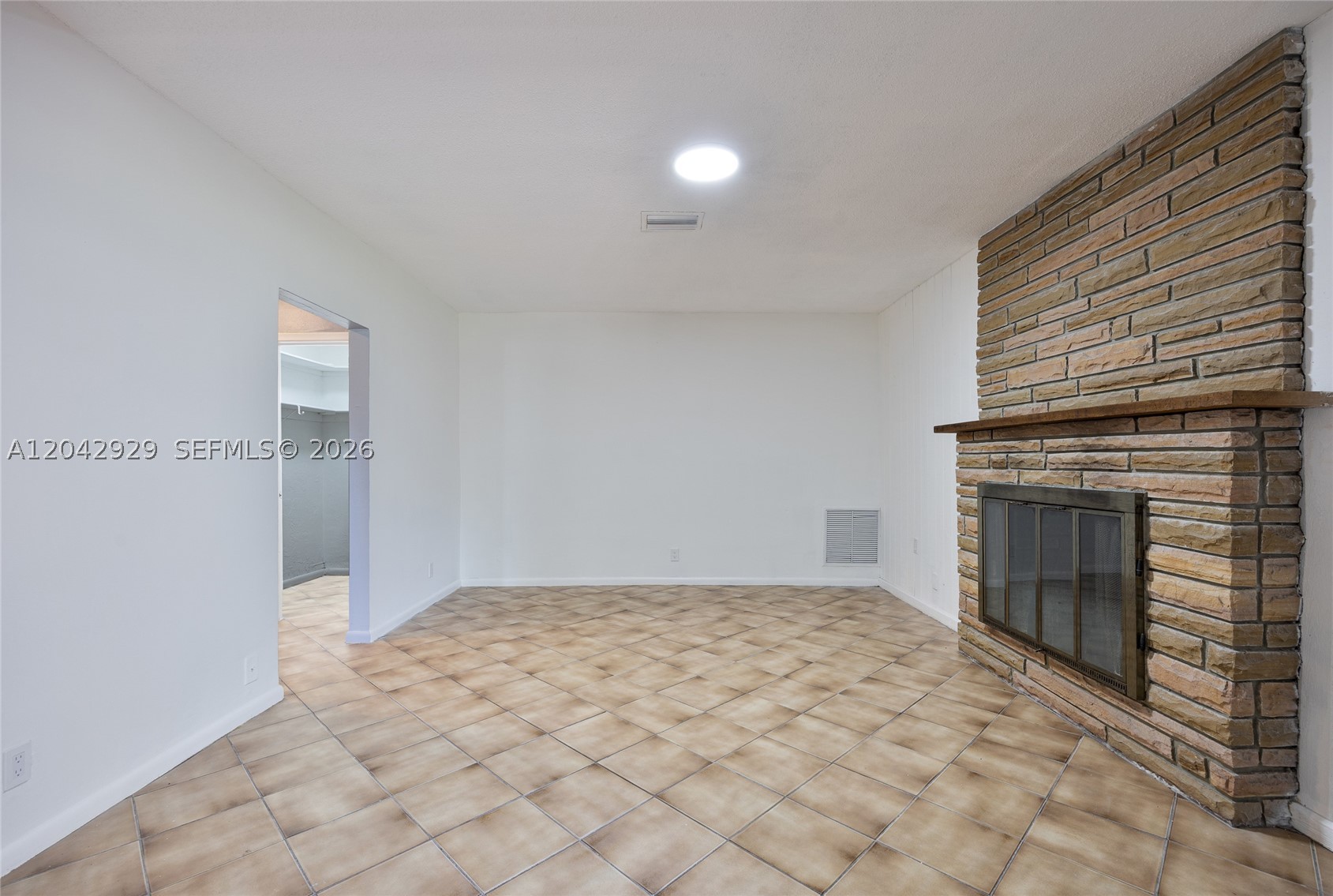 CORAL SPRINGS COUNTRY CLU - Residential