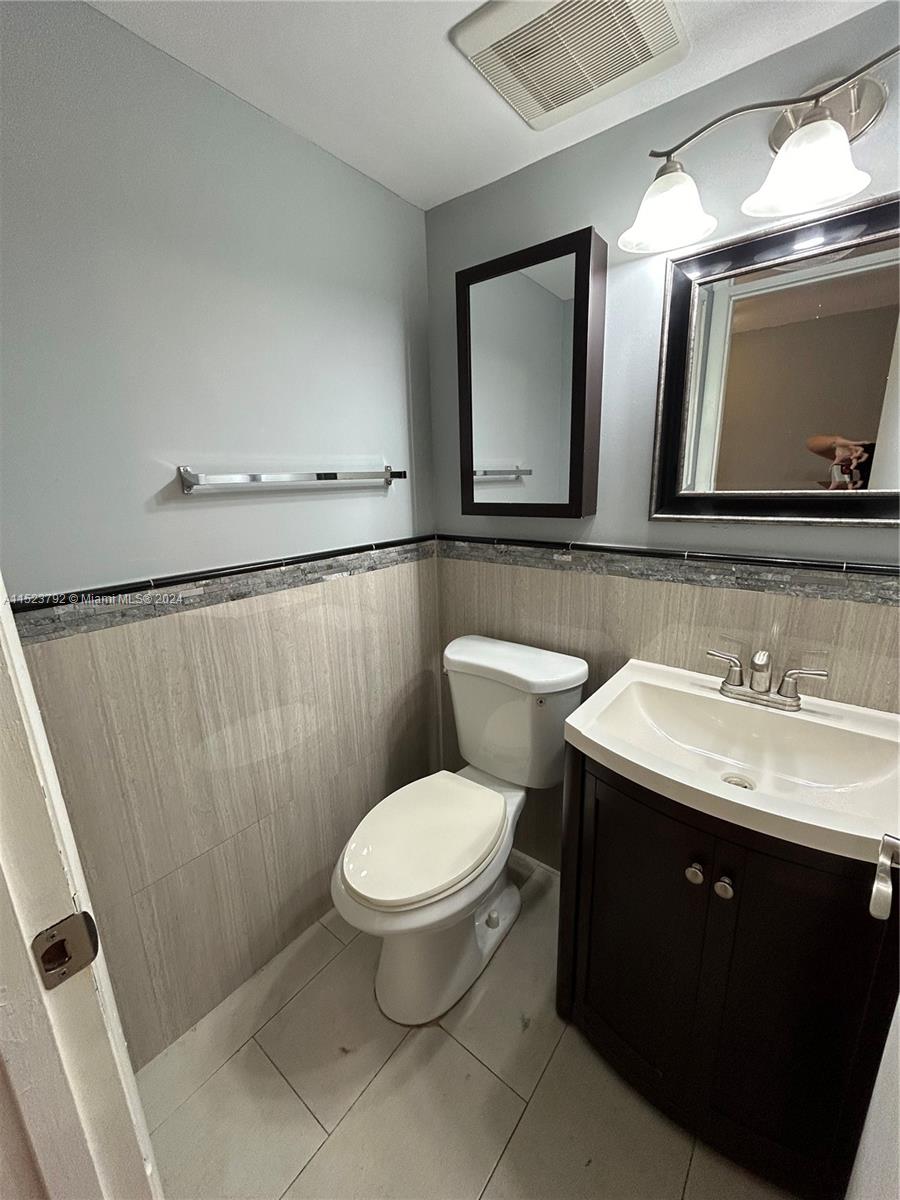 WIMBLEDON AT JACARANDA CO - Residential Lease