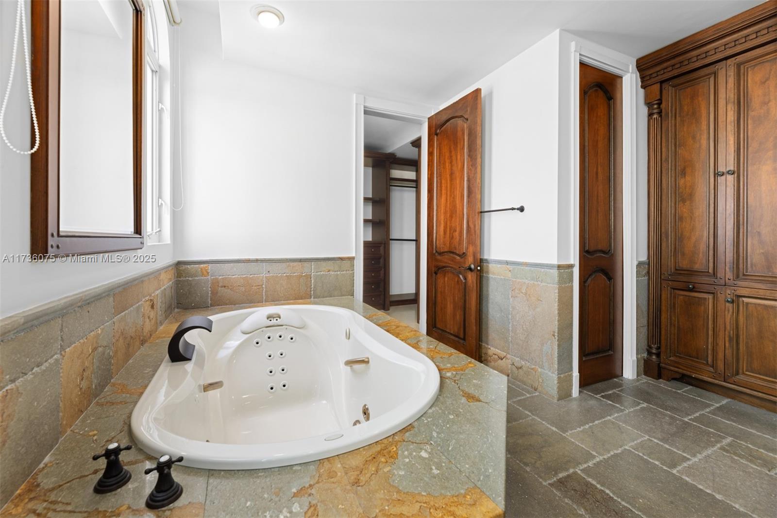 SEGOVIA TOWER CONDO - Residential