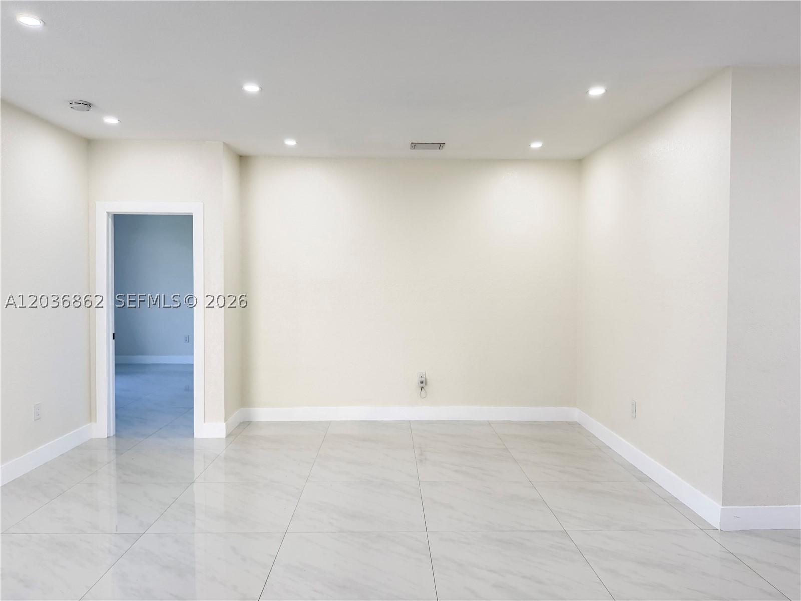 SPANISH LAKES 2ND ADDN - Residential Lease