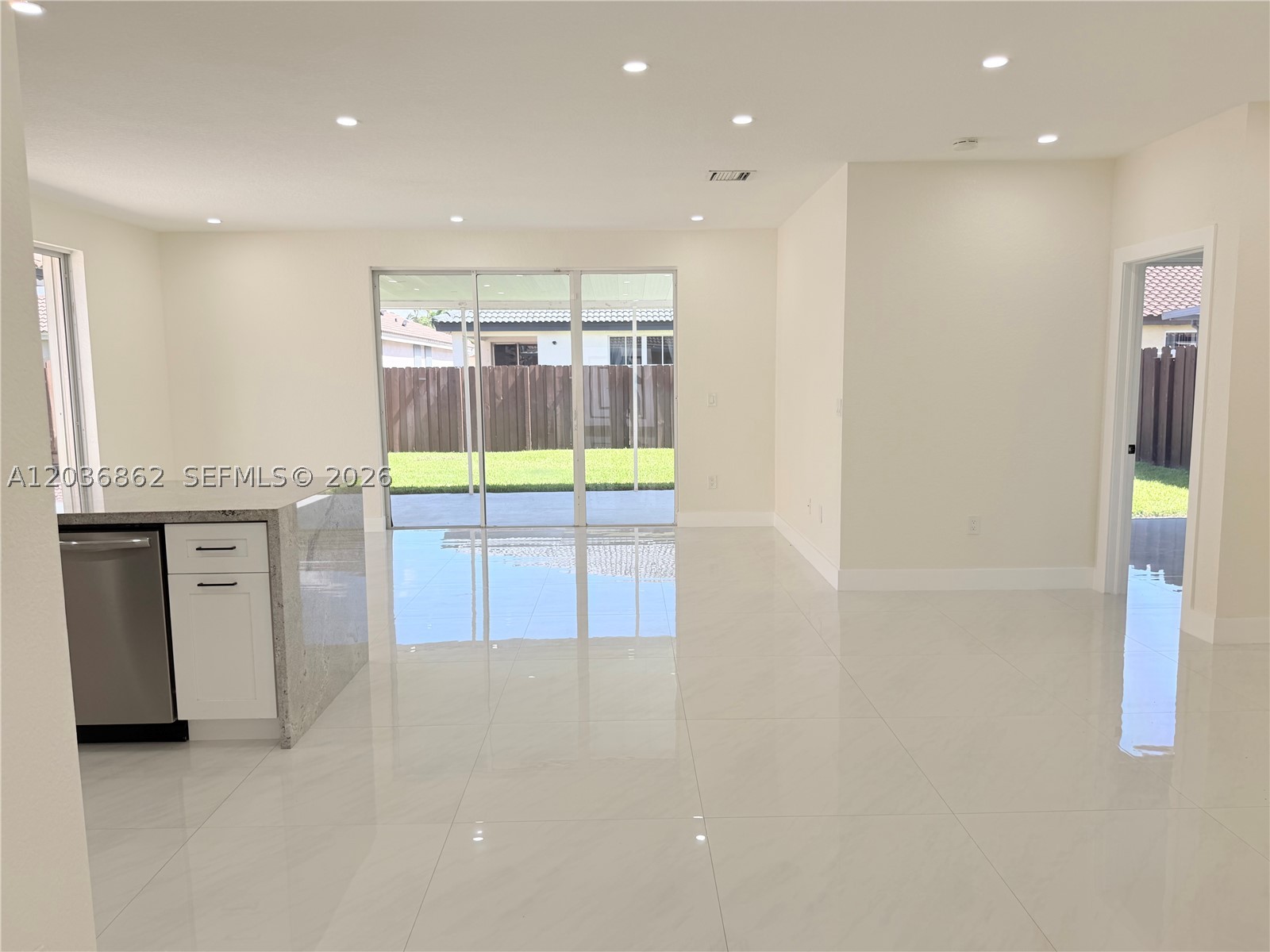 SPANISH LAKES 2ND ADDN - Residential Lease