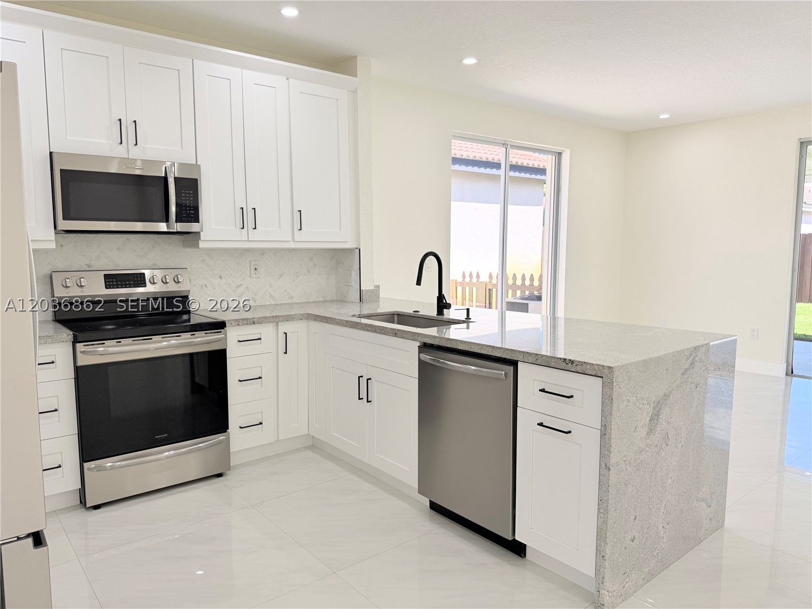 SPANISH LAKES 2ND ADDN - Residential Lease