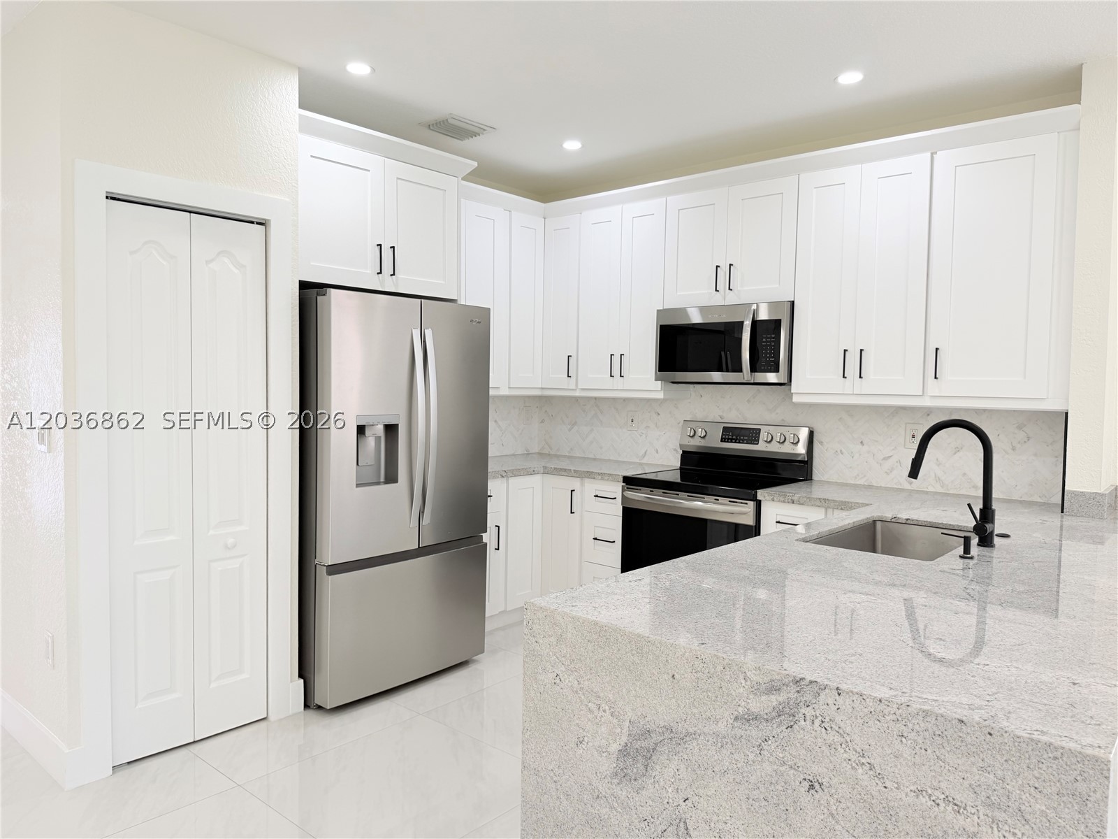 SPANISH LAKES 2ND ADDN - Residential Lease