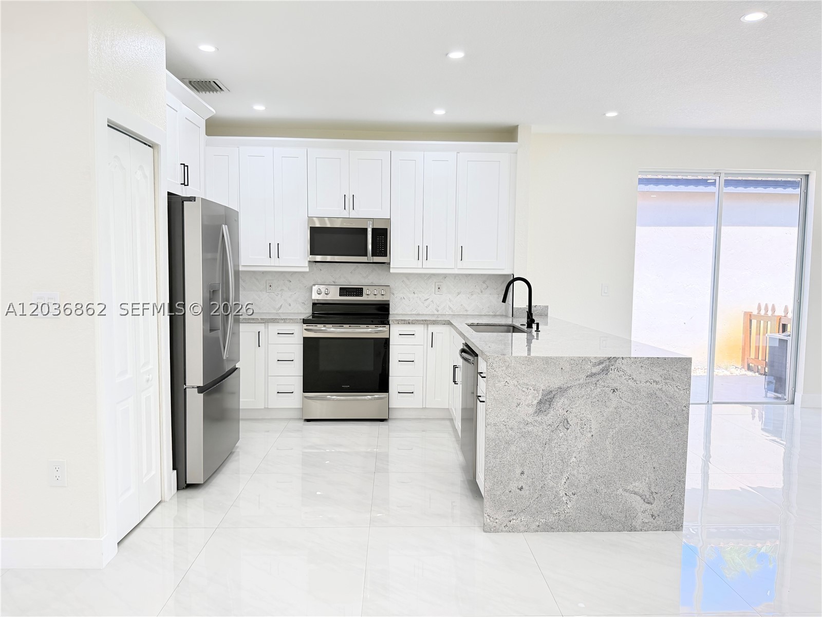 SPANISH LAKES 2ND ADDN - Residential Lease