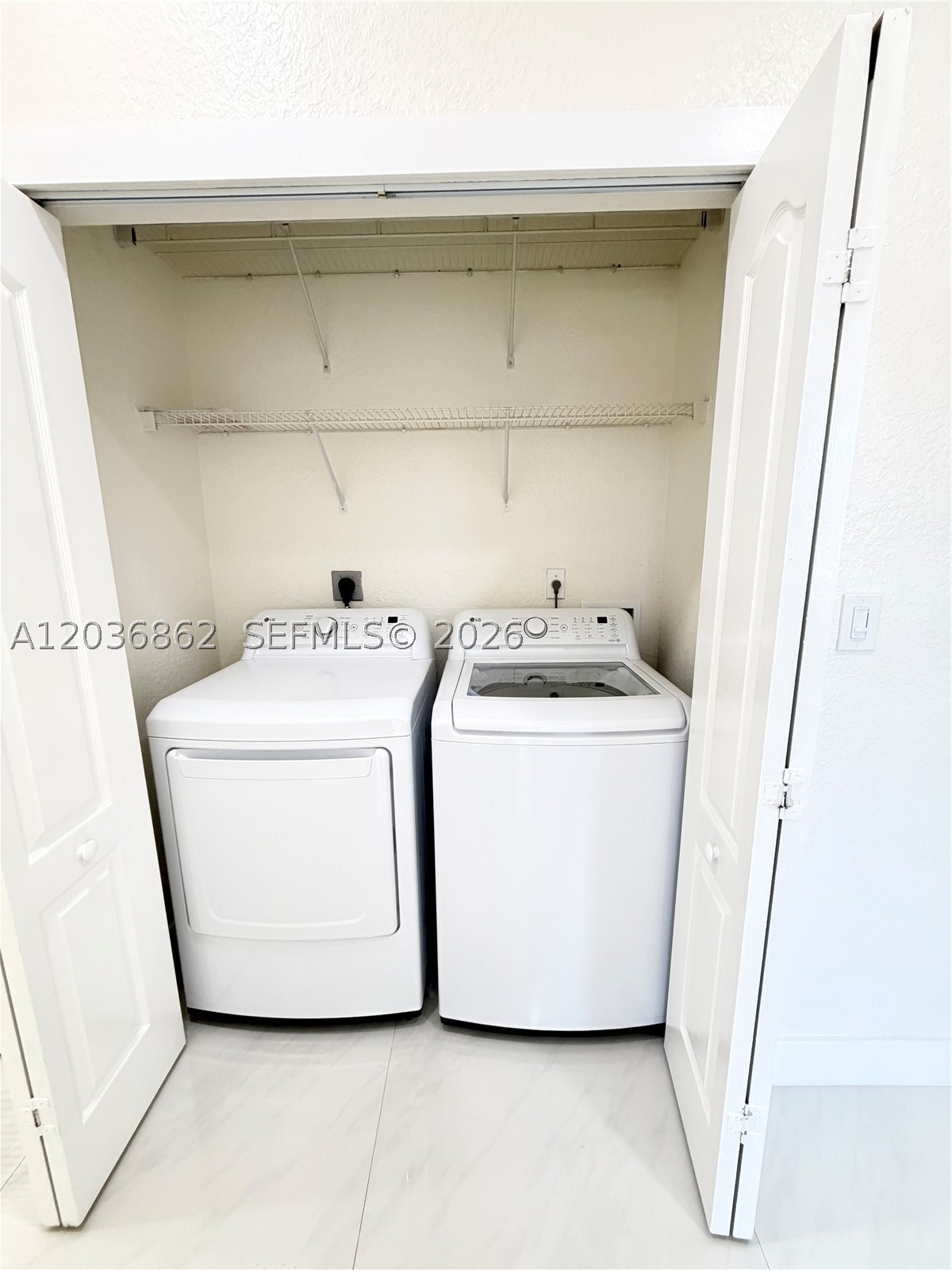 SPANISH LAKES 2ND ADDN - Residential Lease