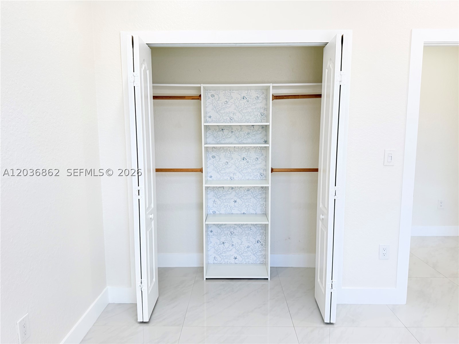 SPANISH LAKES 2ND ADDN - Residential Lease
