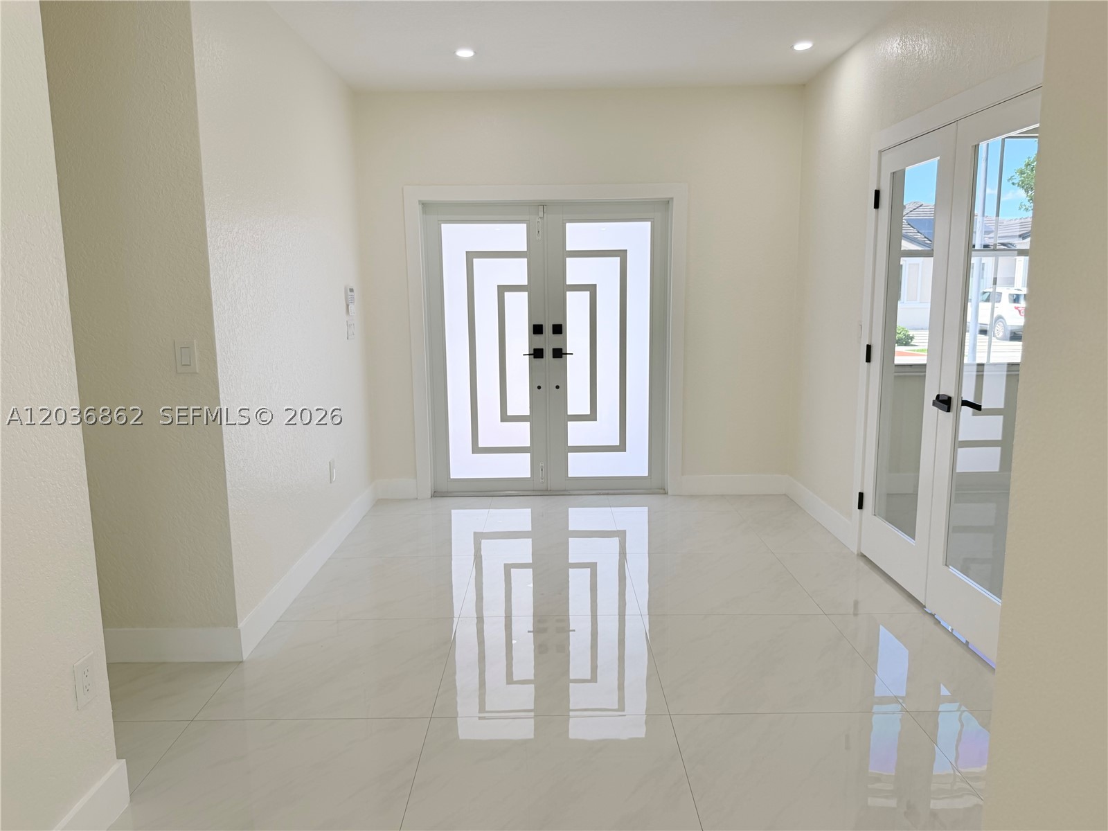 SPANISH LAKES 2ND ADDN - Residential Lease