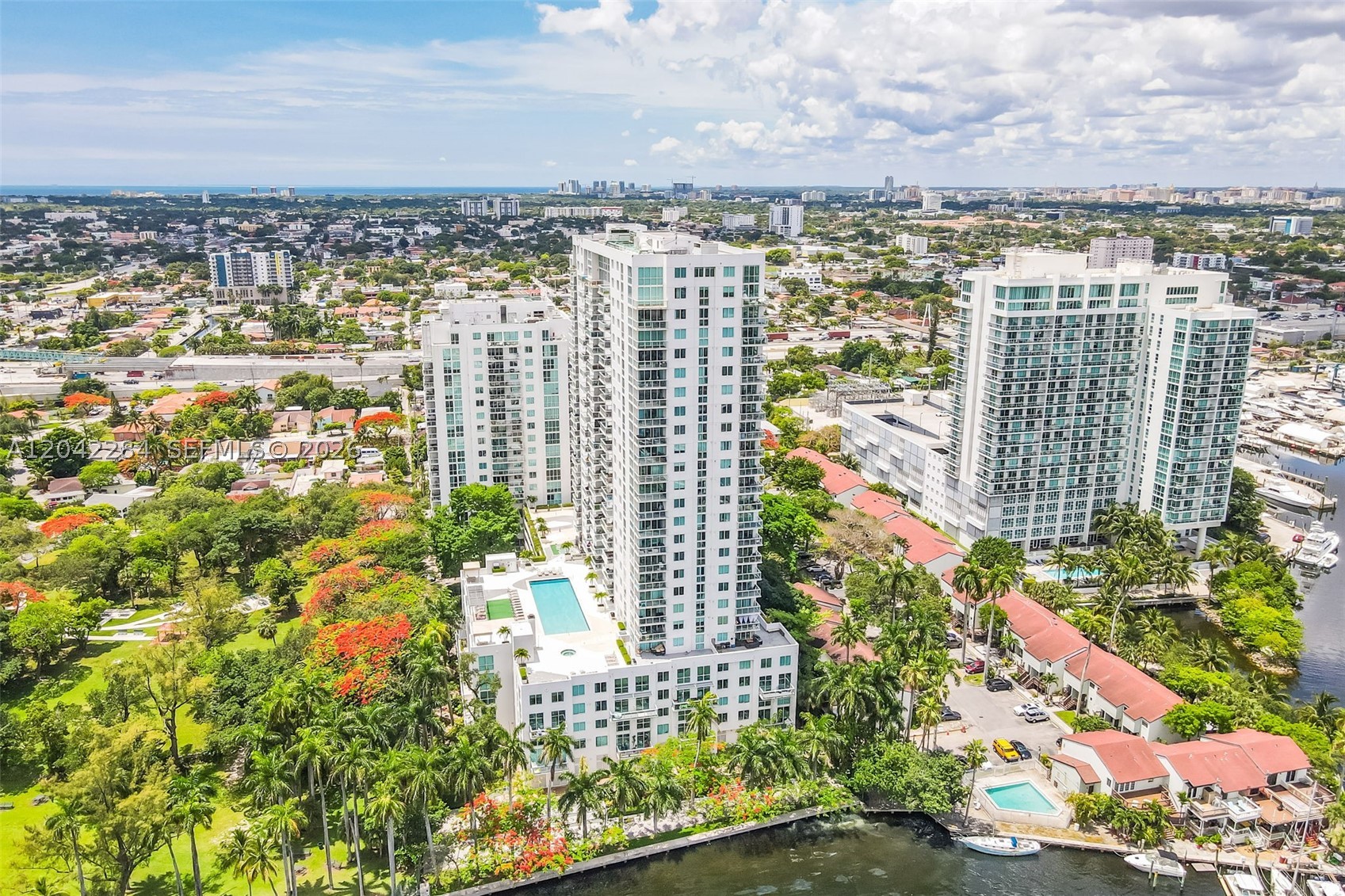 TERRAZAS RIVERPARK VILLAGE - Residential
