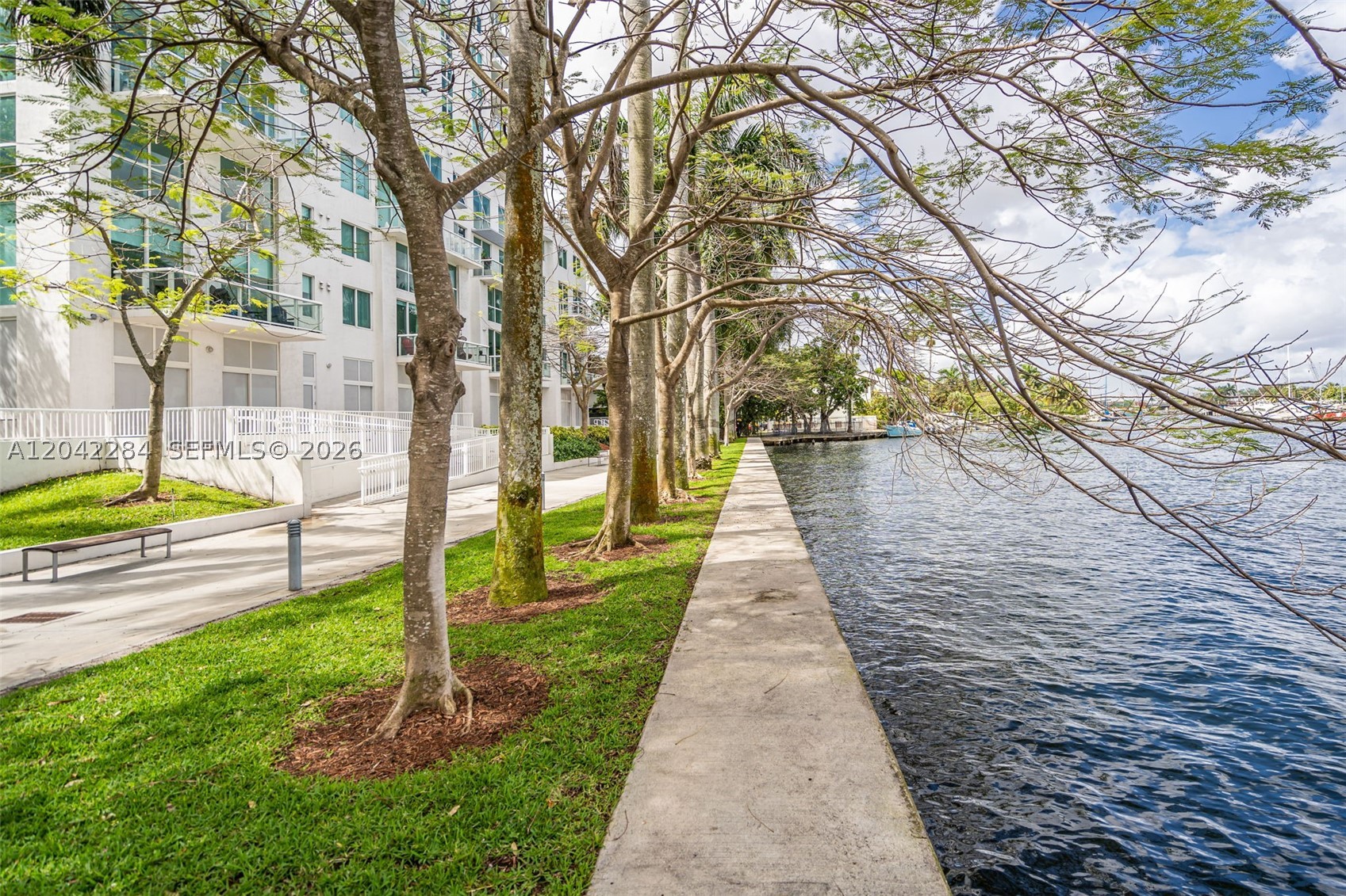 TERRAZAS RIVERPARK VILLAGE - Residential