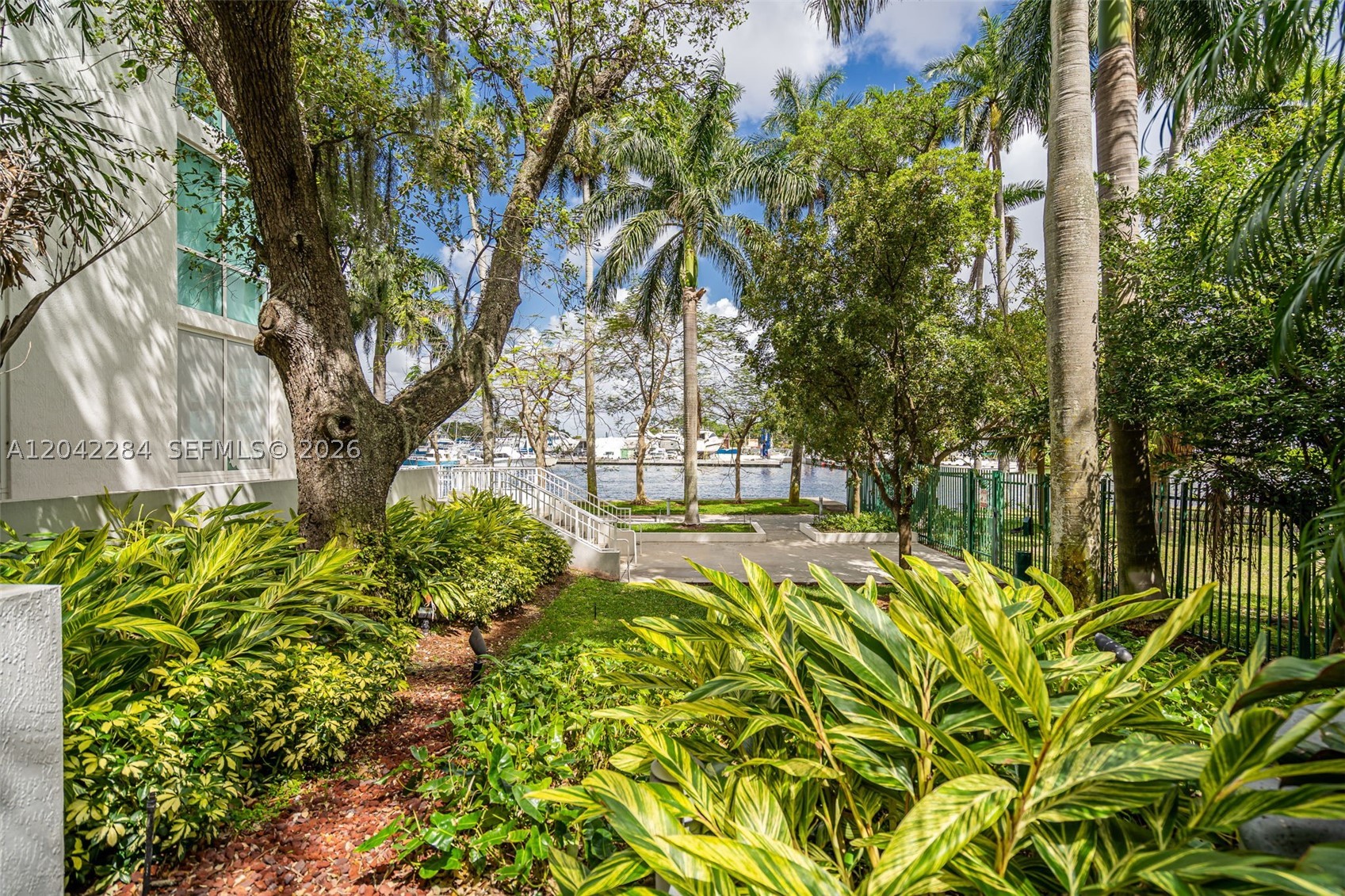 TERRAZAS RIVERPARK VILLAGE - Residential