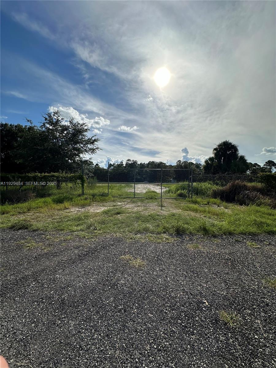 VACANT RESIDENTIAL - Land