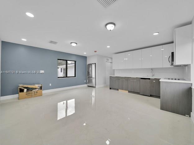 THE TROPICS AMD - Residential Lease