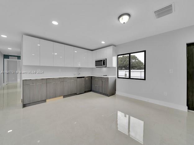 THE TROPICS AMD - Residential Lease