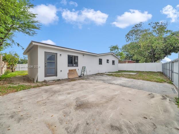 THE TROPICS AMD - Residential Lease