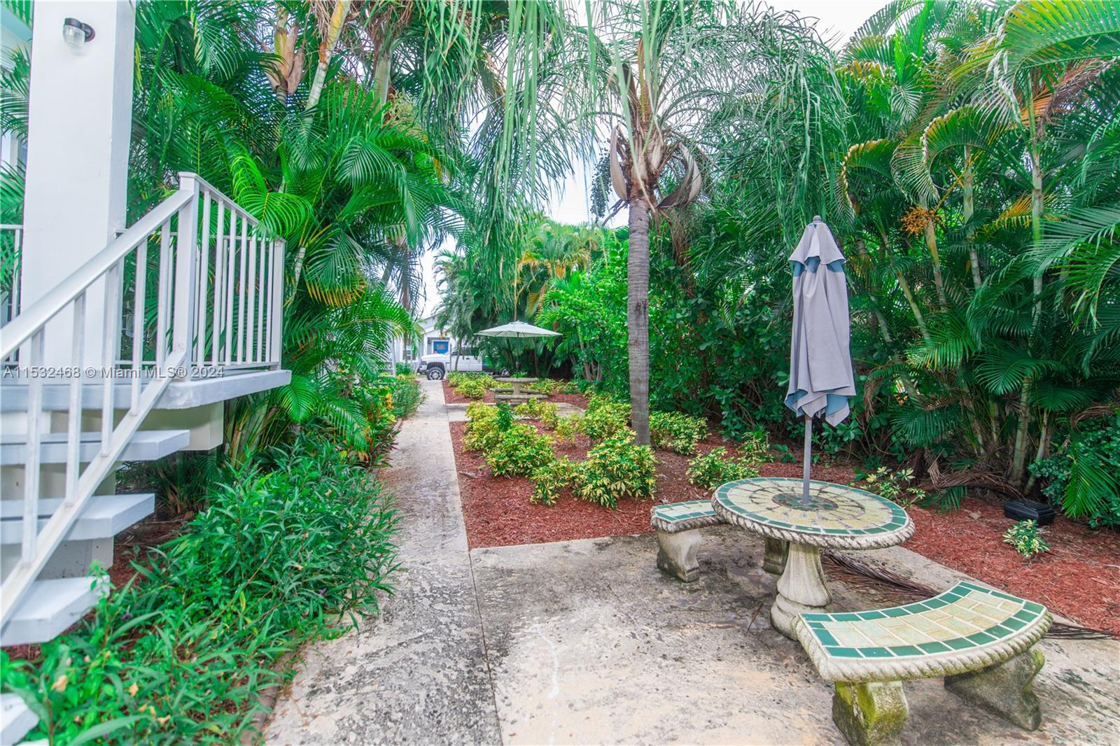 FLORICANA INC - Residential Lease