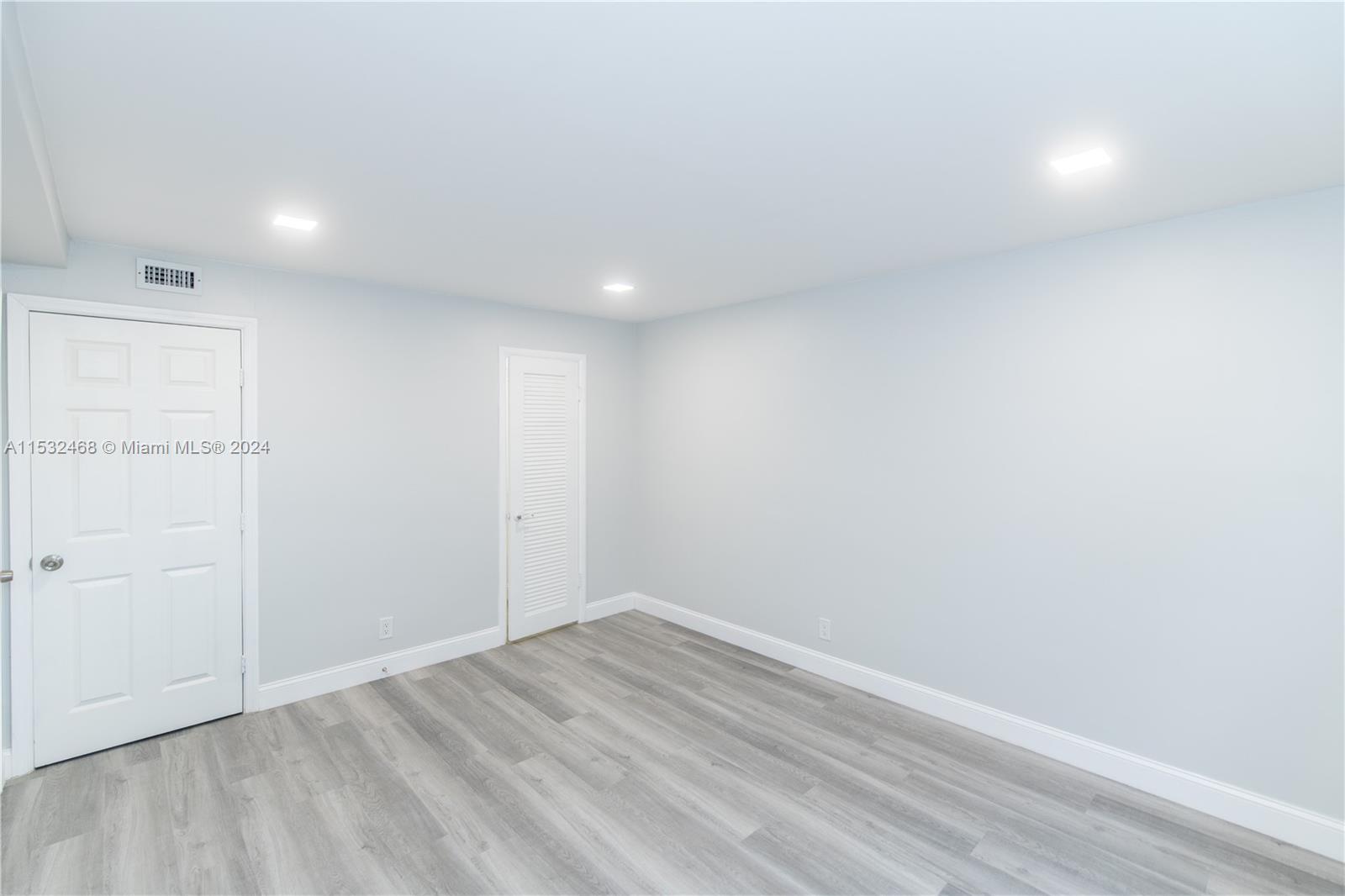 FLORICANA INC - Residential Lease