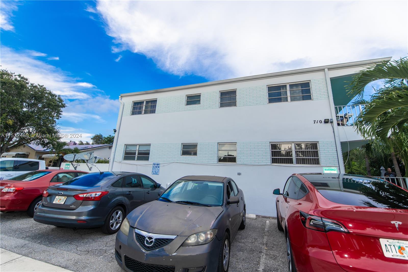GORGEOUS EXQUISITLY RENOVATED UNIT WITH THE HIGHEST OF QUALITY MATERIALS. FEATURES INCLUDE NEW MARBLE TILE THROUGHOUT, BRAND NEW APPLIANCES, NEW AC, MODERN LED LIGHTING, WALK IN CLOSETS, AND FULL WASHER & DRYER IN UNIT. RELAX OR MEDITATE IN THE OUTSIDE GARDEN AREA WITH PATIO TABLES. EASY WALK TO HISTORIC DOWNTOWN, MINUTES FROM BEACHES, SHOPPING, GREAT RESTAURANTS, I-95 AND MORE. THIS GORGOUES UNIT WONT LAST LONG. NO PETS *700 CREDIT SCORE*