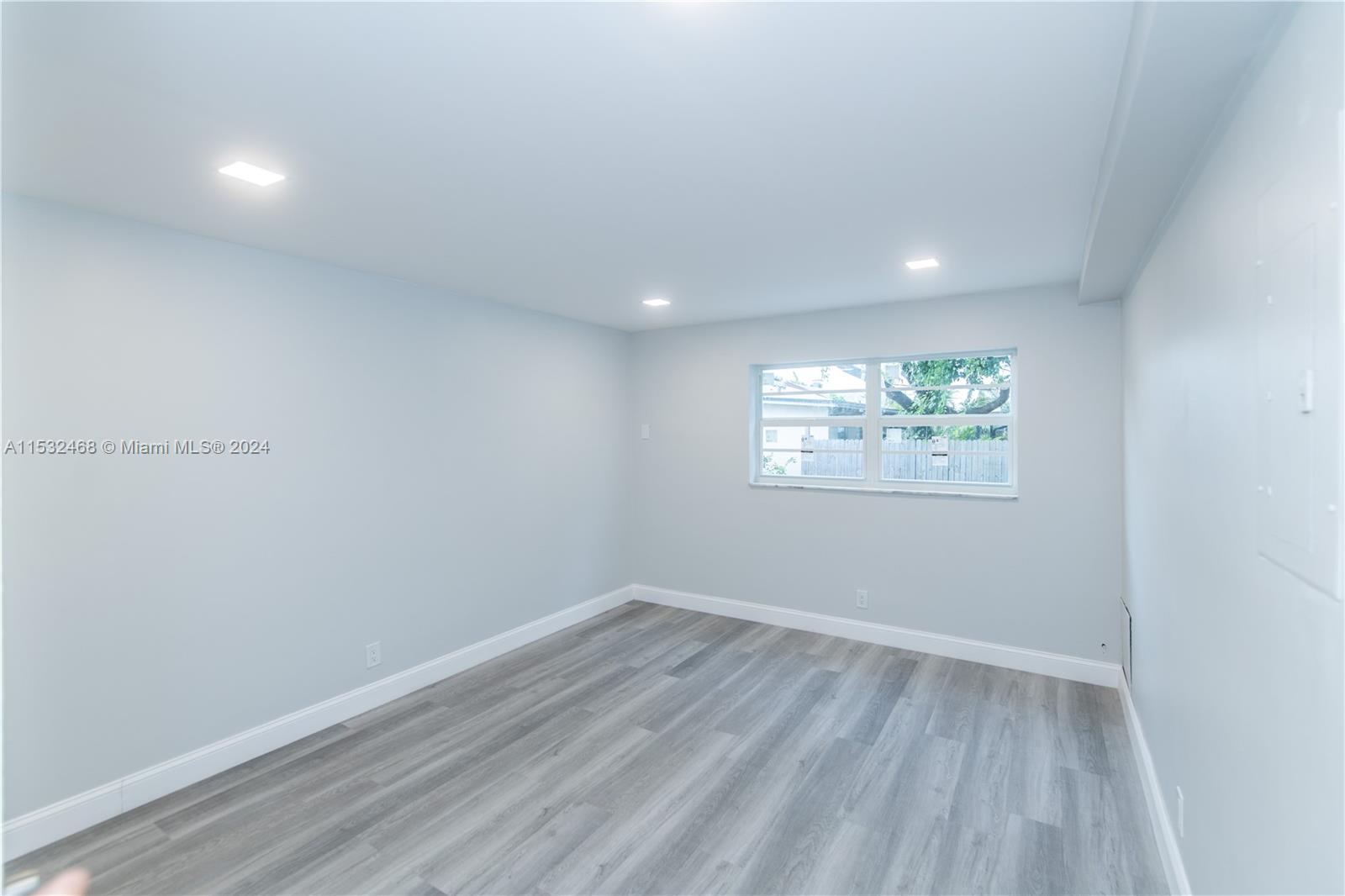 FLORICANA INC - Residential Lease