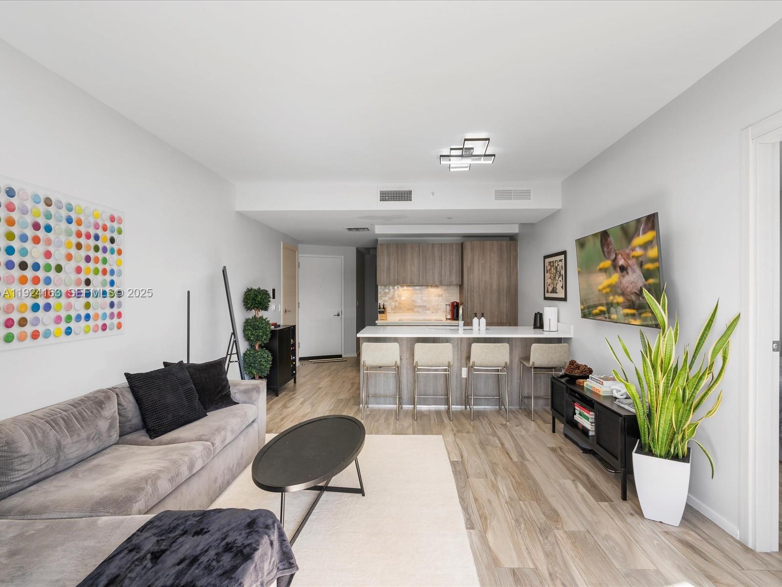 801 SMA RESIDENCES CONDO - Residential