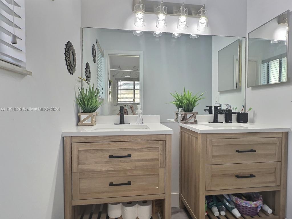 ROLLING HILLS LAKE ESTATE - Residential