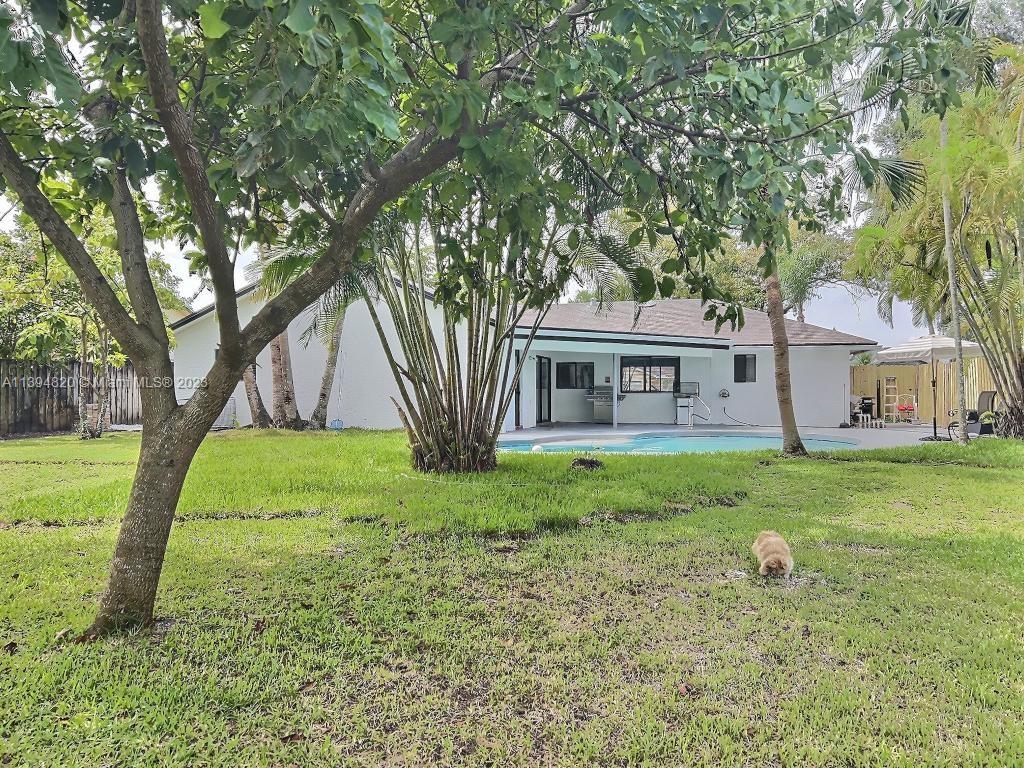 ROLLING HILLS LAKE ESTATE - Residential