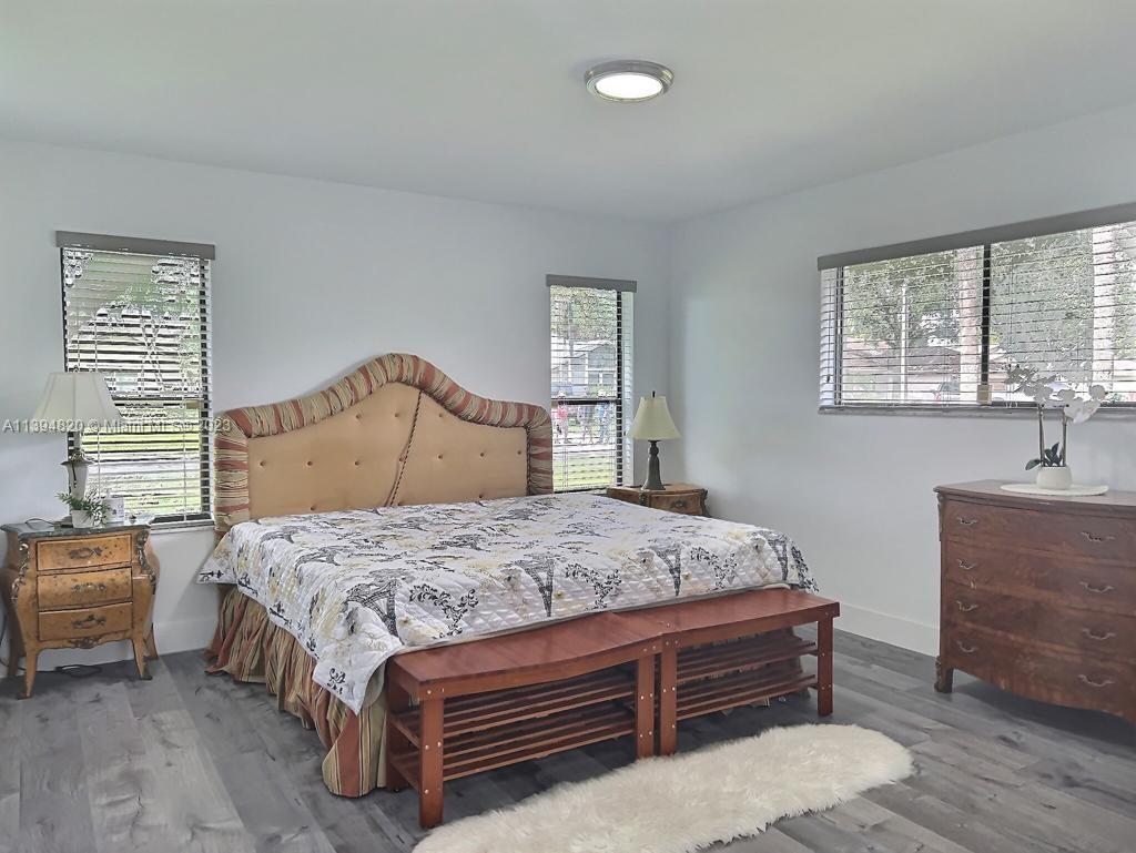 ROLLING HILLS LAKE ESTATE - Residential