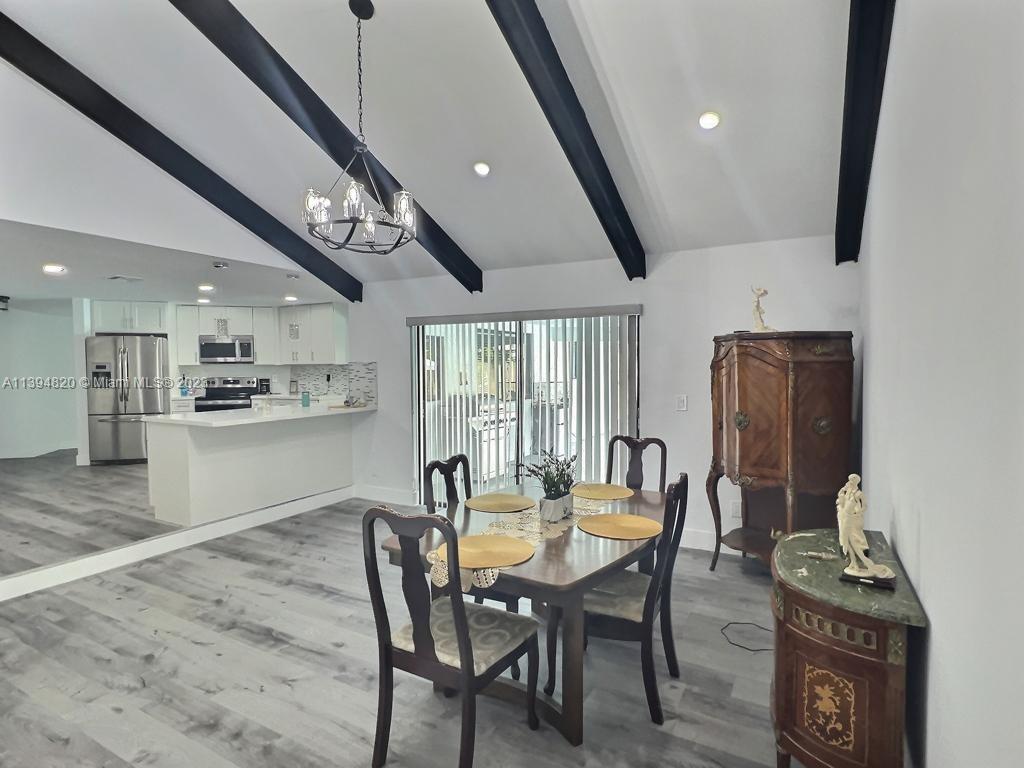 ROLLING HILLS LAKE ESTATE - Residential