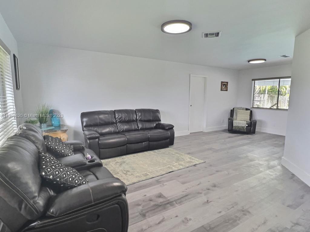 ROLLING HILLS LAKE ESTATE - Residential