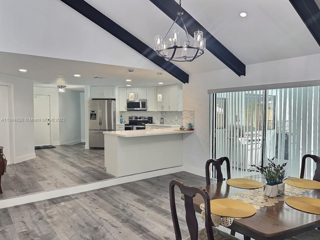 ROLLING HILLS LAKE ESTATE - Residential
