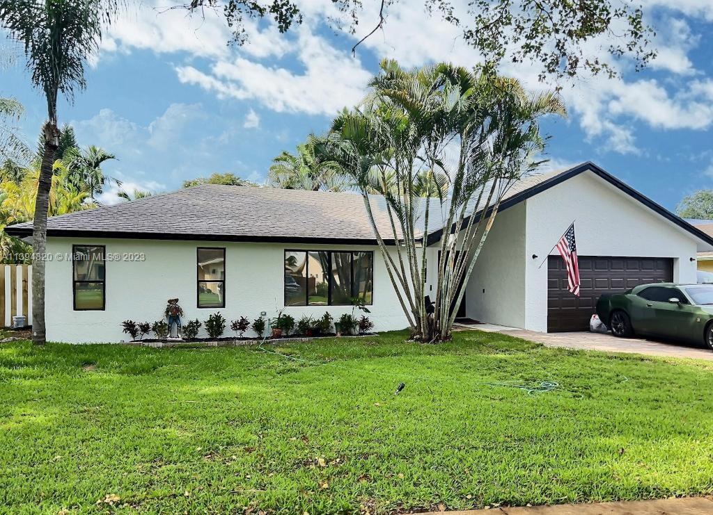 ROLLING HILLS LAKE ESTATE - Residential