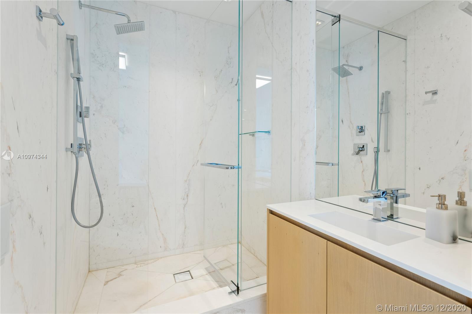APOGEE CONDO - Residential