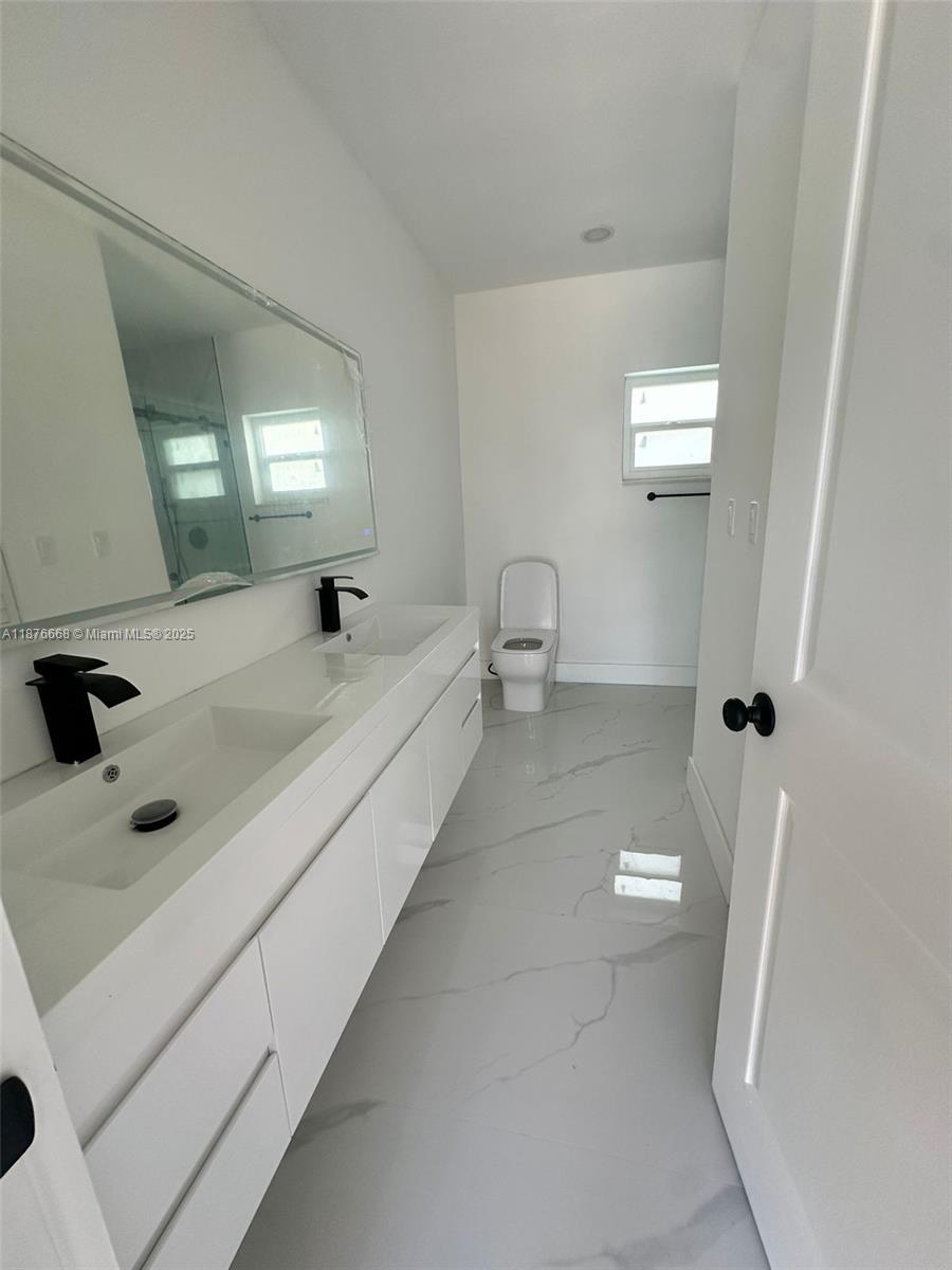 LEE MANOR 3RD ADDN - Residential Lease