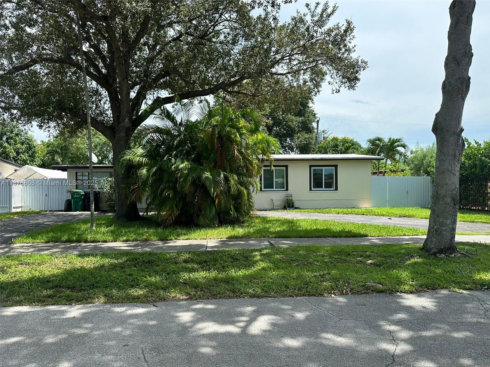 LEE MANOR 3RD ADDN - Residential Lease