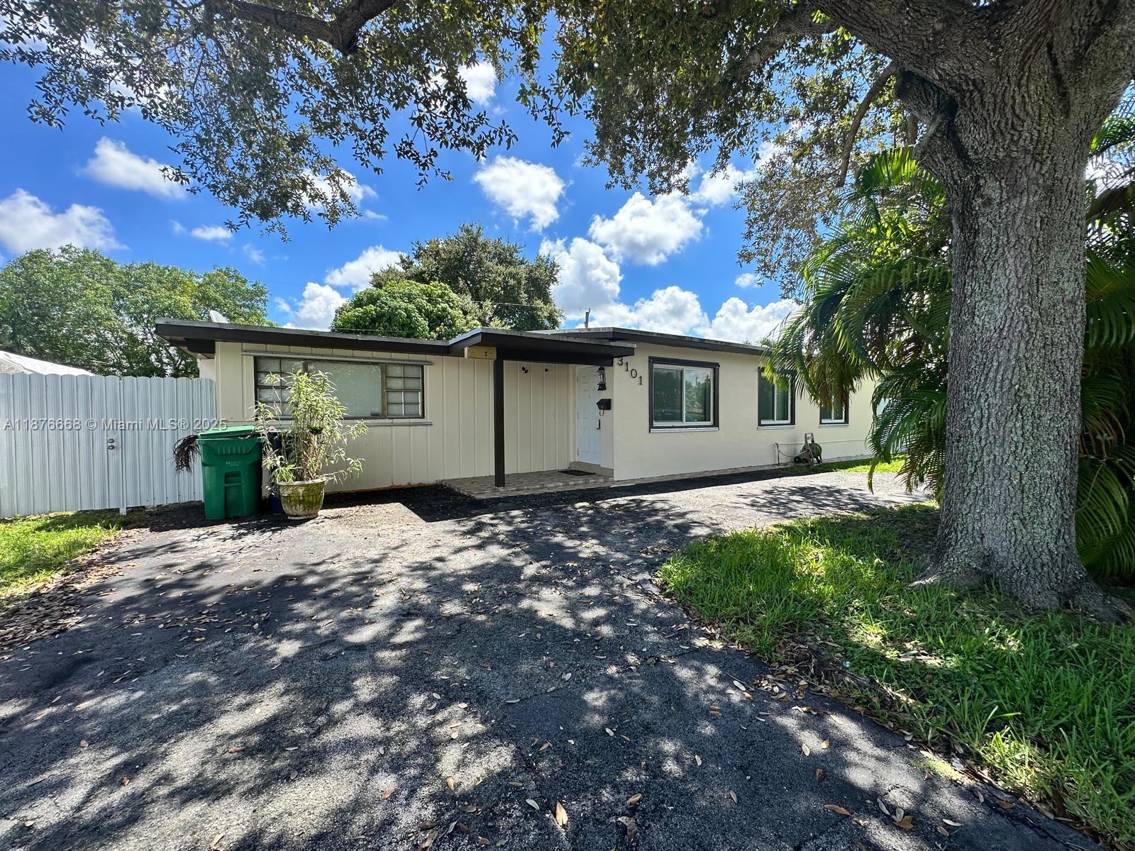 LEE MANOR 3RD ADDN - Residential Lease
