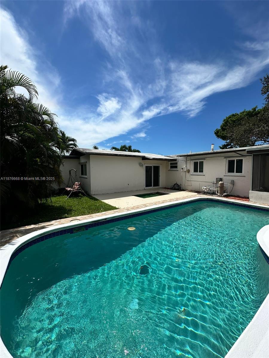 LEE MANOR 3RD ADDN - Residential Lease